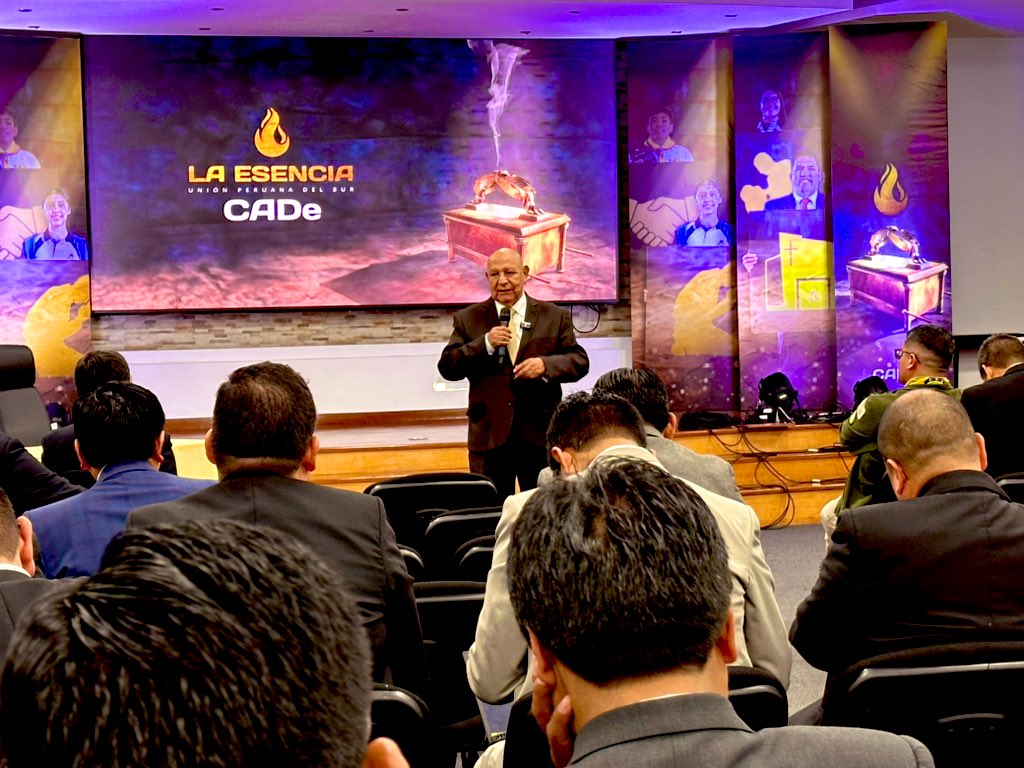 🔴#Ahora | “El Espíritu Santo nos concientiza sobre el pecado, hace maravillas en la vida, y también a través de tu vida. Deja que el Espíritu haga milagros en tu campo, en tu institución. El Espíritu lleva vida” - Pr. Alejandro Bullón en momento espiritual #CADEUPS2024. 

#Día2