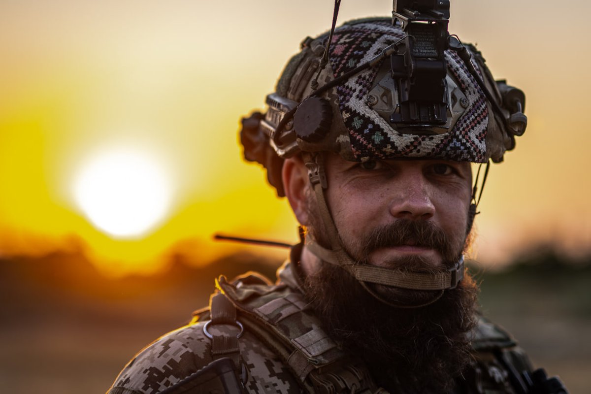 This embroidery element on the warrior's helmet reflects our traditions which we are fighting for.
Ukraine will win 🇺🇦

📷: Anton Sheveliov / Ministry of Defense