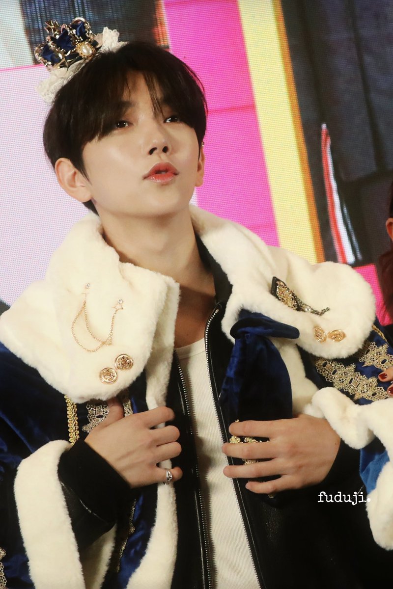 fuduji_123O's tweet photo. 240911 YZY BEIJING

This is your era 👑💙🎀

#세븐틴 #seventeen
#조슈아 #joshua https://t.co/OWO3R11ves