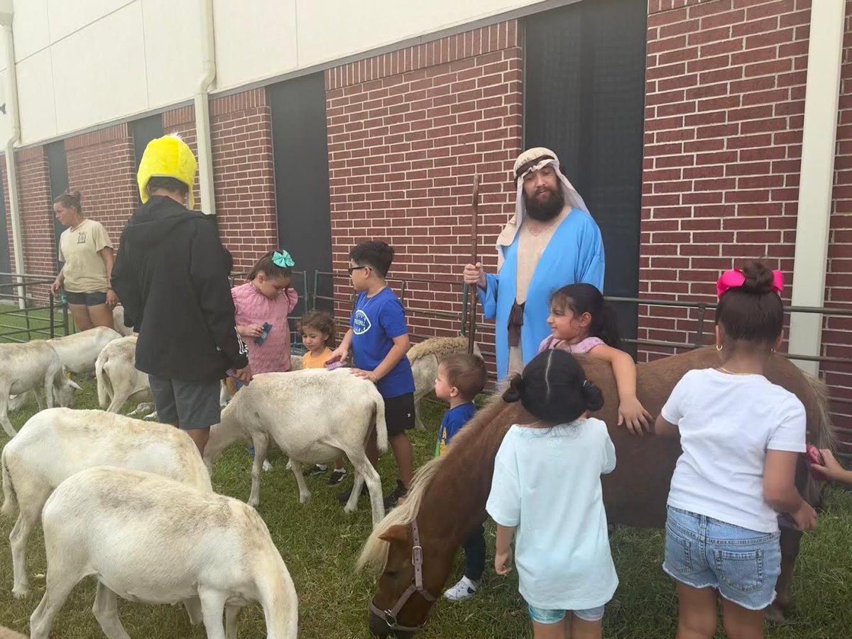 TXBMissions's tweet photo. Naciones Para Cristo held a children’s event on Labor Day because of funds you contribute to CP and The Mary Hill Davis Offering for Texas Missions. 

Pastor Marcio said, “The kids had an awesome time and we couldn't have done it without BGCT support.”
#txbme #texasbaptists https://t.co/oKhqK3bZHR