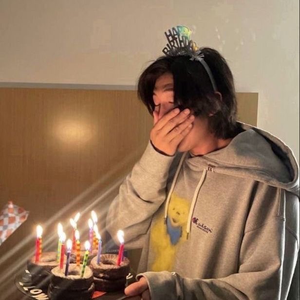 btschartsxdaily's tweet photo. 🥳 23 MINUTES LEFT 🎁

🎂RT &amp; REPLY NOW 

HAPPY BIRTHDAY NAMJOON 
#30YearsOfJooniverse
#OurVoiceOurShoulderRM
#OurRightPlaceRM
#OurHeavenRM
#LostInNamjoon
#HangingTightForNamjoon
#HappyNamJoonDay  
#HappyBirthdayRM https://t.co/Irtqm1PJJb