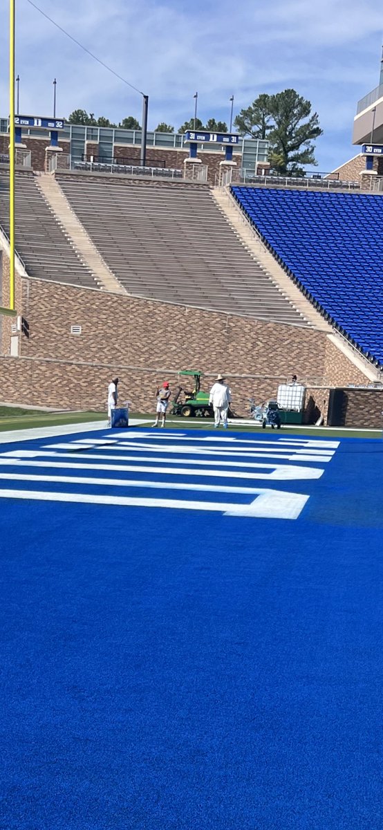 Best damn crew in the allllllllllll the land 😤
<a href="/DukeGroundsCrew/">Duke Grounds Crew</a>