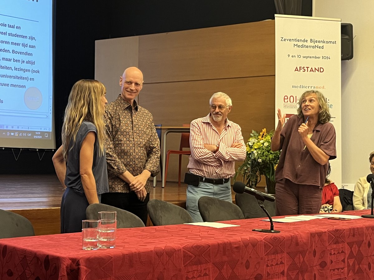 La <a href="/EOIBarcelona/">EOI Barcelona - La pública d'idiomes</a> en 🤝 con la @taalunie celebró la 17ª ed. de MeditarraNed para 👨‍🎓 de #neerlandés del sur de 🇪🇺. 

El cónsul 🇧🇪 <a href="/P_Brusselmans/">Pierre Brusselmans 🇧🇪</a> destacó la tradición de enseñanza del neerlandés en BCN.  

El ✍️🇧🇪 Bart Moeyaert encandiló al público con su  ✨experiencia literaria .