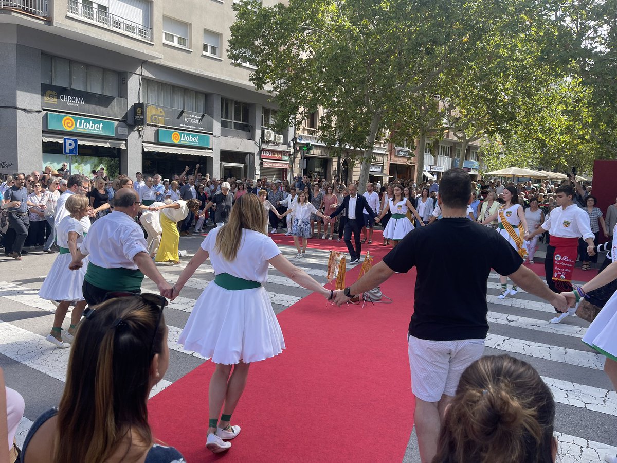 <a href="/marc_aloy/">Marc Aloy Guàrdia 🎗</a> <a href="/govcatcentral/">Delegació del Govern a la Catalunya Central</a> <a href="/consellbages/">Consell Comarcal del Bages</a> <a href="/esquerramanresa/">ERC Manresa</a> <a href="/_pscmanresa/">PSC Manresa</a> <a href="/ImpulsemManresa/">Impulsem Manresa</a> <a href="/JuntsManresa/">Junts per Manresa 🎗</a> <a href="/FemManresa/">Fem Manresa</a> <a href="/FNCCatCentral/">FNC Catalunya Central</a> <a href="/anjovalenti/">Anjo Valentí Moll</a> <a href="/jvilamarta/">Joan Vila</a> <a href="/Marionahoms/">Mariona Homs Alsina</a> 🩰 El grup sardanista Dintre el Bosc ha ballat la sardana d’exhibició de #Manresa Capital de la #Sardana 2024 i tot seguit l’acte s’ha clos amb una ballada conjunta amb el públic 

😊 Bona #Diada 😊
