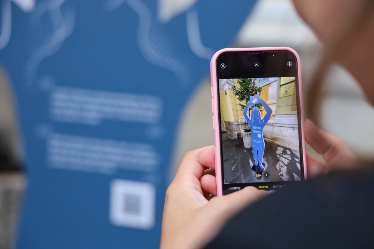 IOM_ECA's tweet photo. In Bosnia and Herzegovina, IOM launched an exhibition featuring 22 silhouettes to shed light on the personal stories of those who have migrated through 🇧🇦. It's all about showcasing the contributions migrants have made to Bosnian society.  

Read more 👉 https://t.co/xfX2GbZdEC https://t.co/PPlzJExvjb