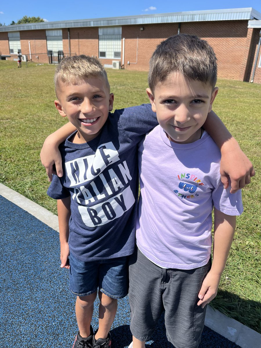 MrsCarlsonLMES2's tweet photo. 🌈Positivity Tuesday in Grade 2- Carlson’s Caring Colts!
#COLTSUP
#grade2crew https://t.co/nSCMWXi0bB