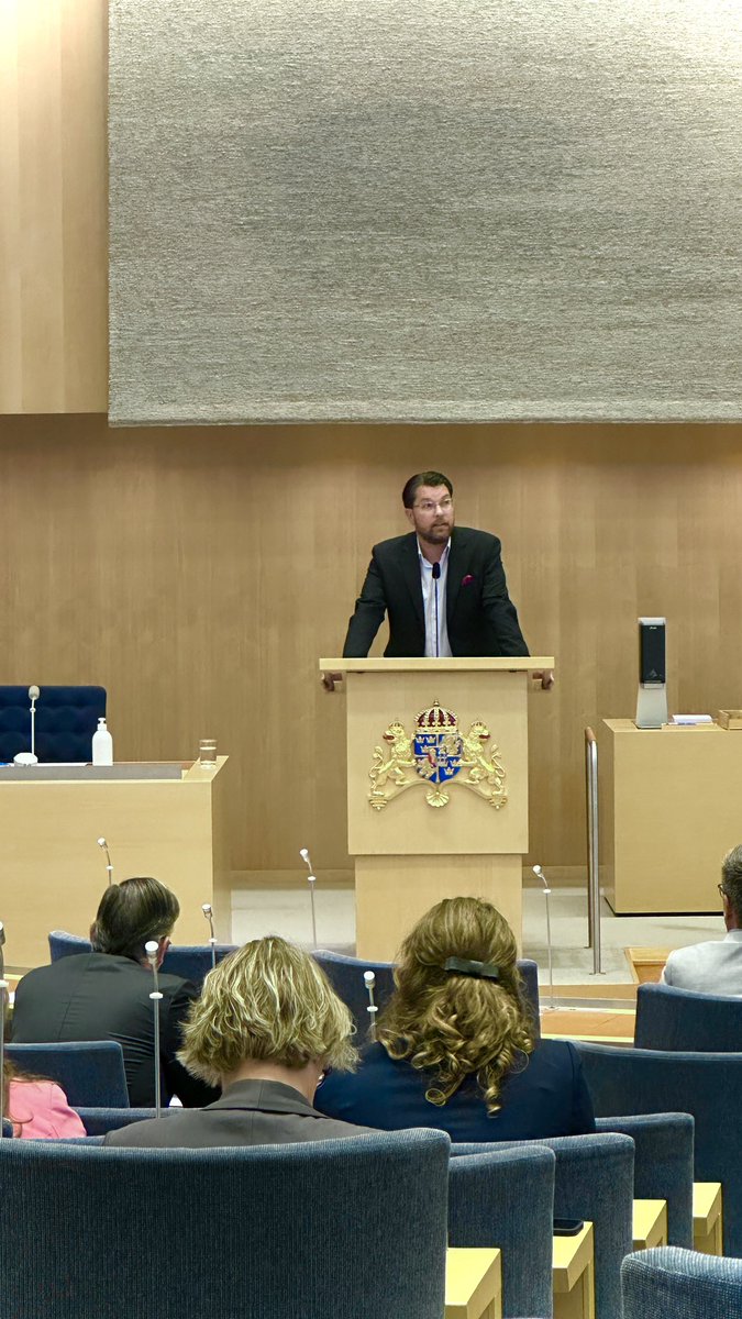 ”Sverige ska inte vara hela världens socialkontor”

<a href="/jimmieakesson/">Jimmie Åkesson</a> i riksdagens partiledardebatt. 

#svpol