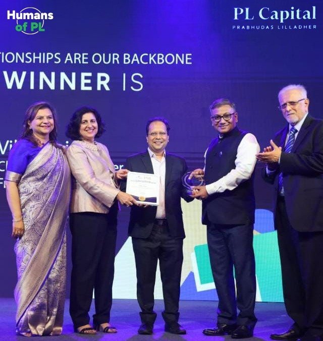 PLIndiaOnline's tweet photo. Spotlighting our Heroes: #HumansOfPL Series

I kicked off my career in 2004 with a BCom degree and CA qualification, diving into the world of finance and specializing in currency and commodities!

@vikasvaid7 @amisha_vora 
#HOPL #EmployeeSpotlight #Prabhudaslilladher #PLcapital https://t.co/47y7FTKB3l