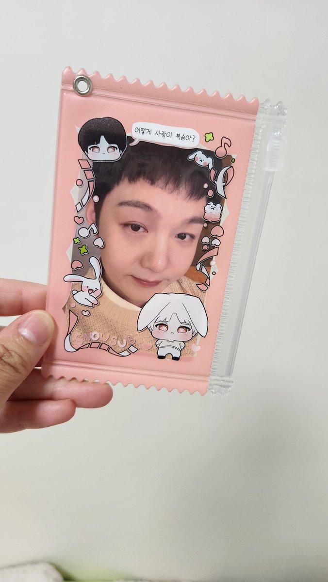 saebeetobeat's tweet photo. 월요일에 주문한거 같은데 이렇게 빨리 올줄 몰랐어요😮 포카파우치 꽤나 탐났는데 너무 귀여워요ㅠㅠ 이쁜 파우치 만들어 주셔서 고맙습니당💙

내일 본가 내려갈때 챙기면 딱이겠다💕 https://t.co/LG5jaRhOAC