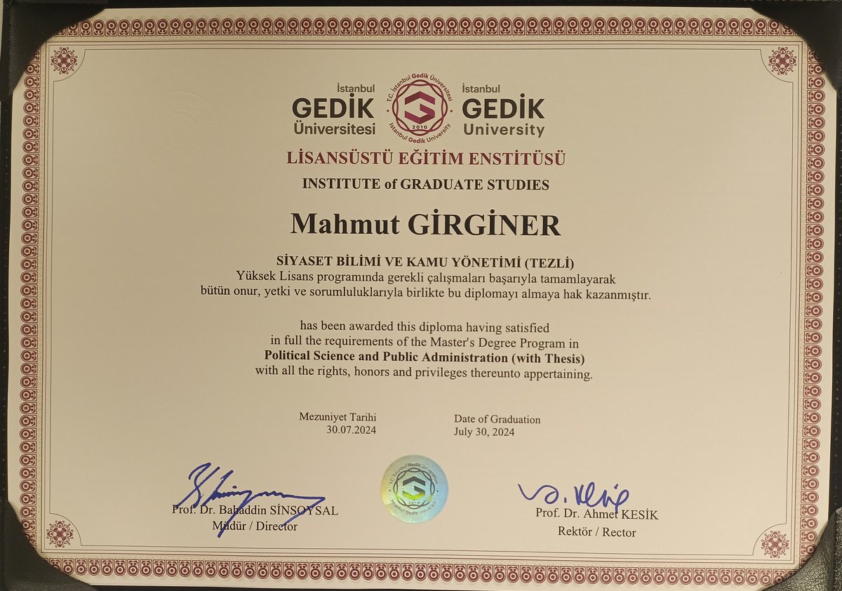 GirginerMahmut's tweet photo. Yüksek Lisans eğitimimi en yüksek derece ile bitirerek diplomamı almamın haklı gururunu yaşıyorum.

Emek vermek ve emeğinizin karşılığını "Başardım" diyerek almak.. 

Dünyada pek az şeyde bu haz, bu mutluluk ve özgüven hissi vardır diye düşünüyorum. Darısı doktoraya diyeyim. https://t.co/GjcgHvnwEC