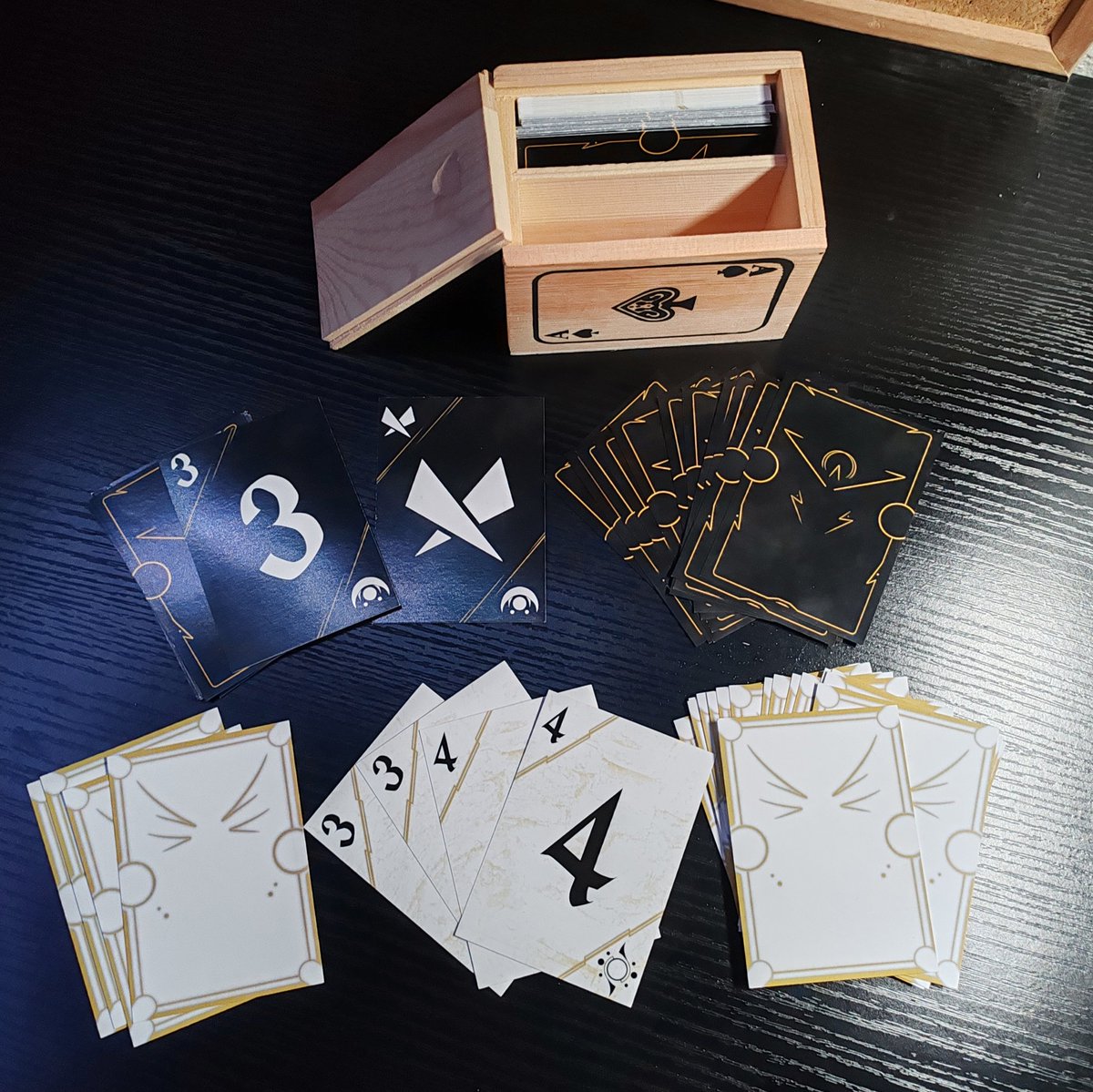 Bueno, pues es oficial!🚨

inKarmiK ya es una realidad.

Es mi primer "juego", y aunque es un juego de cartas, es sencillo, muy divertido y adictivo.

Mención a mis compañeros del Studio Koa por ayudar a perfeccionar el juego. Ellos son parte de esto.❤️🫂

Es un gran día para mí.