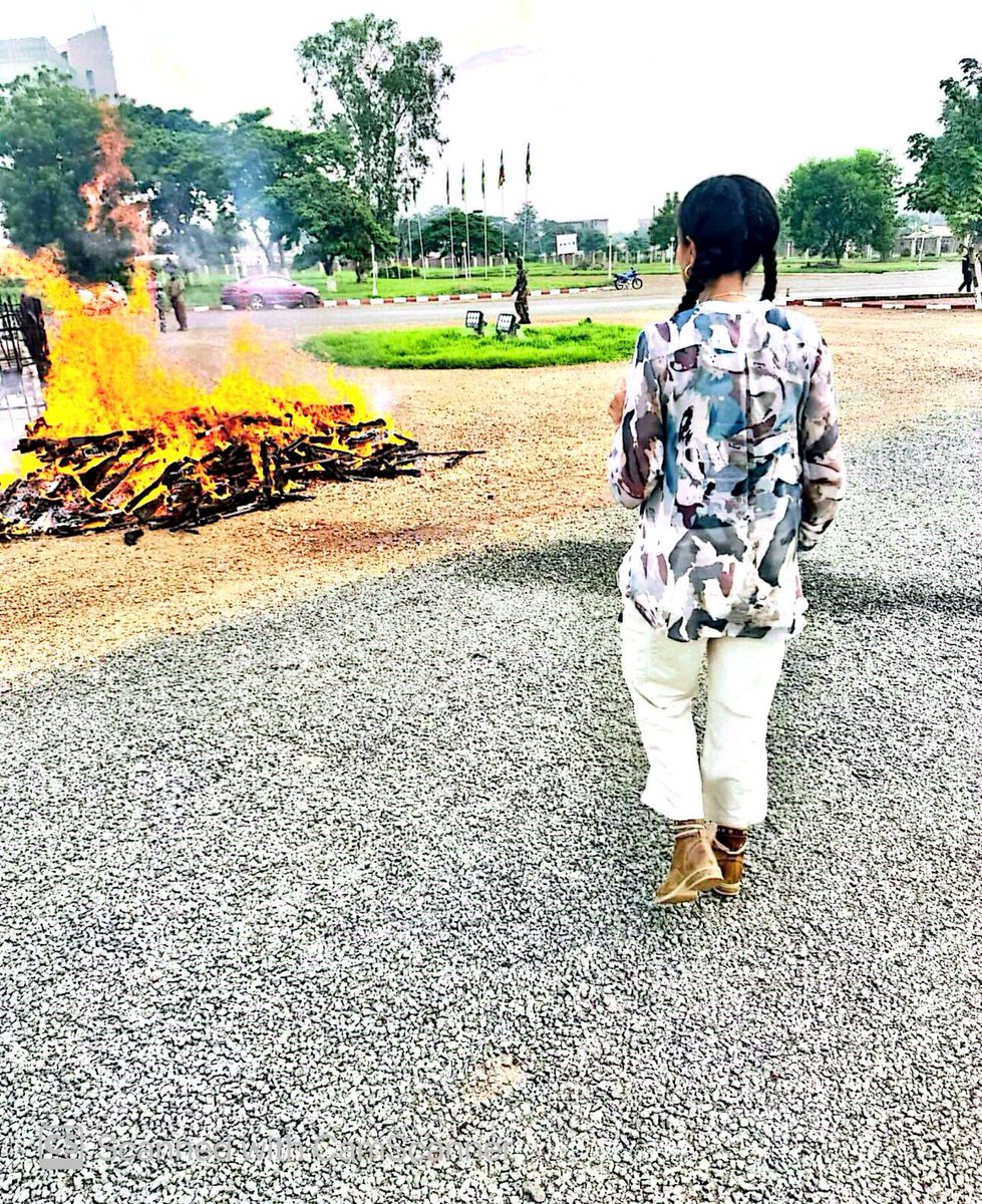 lulitkebede's tweet photo. #Enkutatash ! Happy New Year 2017 🌼 https://t.co/YgzIIiUYTl