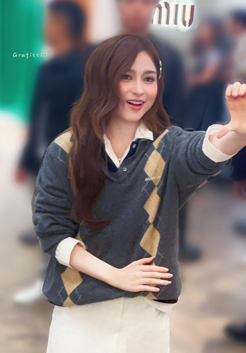 Many hearts to you, Nong Prim🫶🏻 you're so adorable 💕

Prim 1st in HK
#MiuMiu #MiuMiuBalmoralxPrim 
#primiily #ลูกหมีของพรีม <a href="/MIUMIUofficial/">Miu Miu</a>