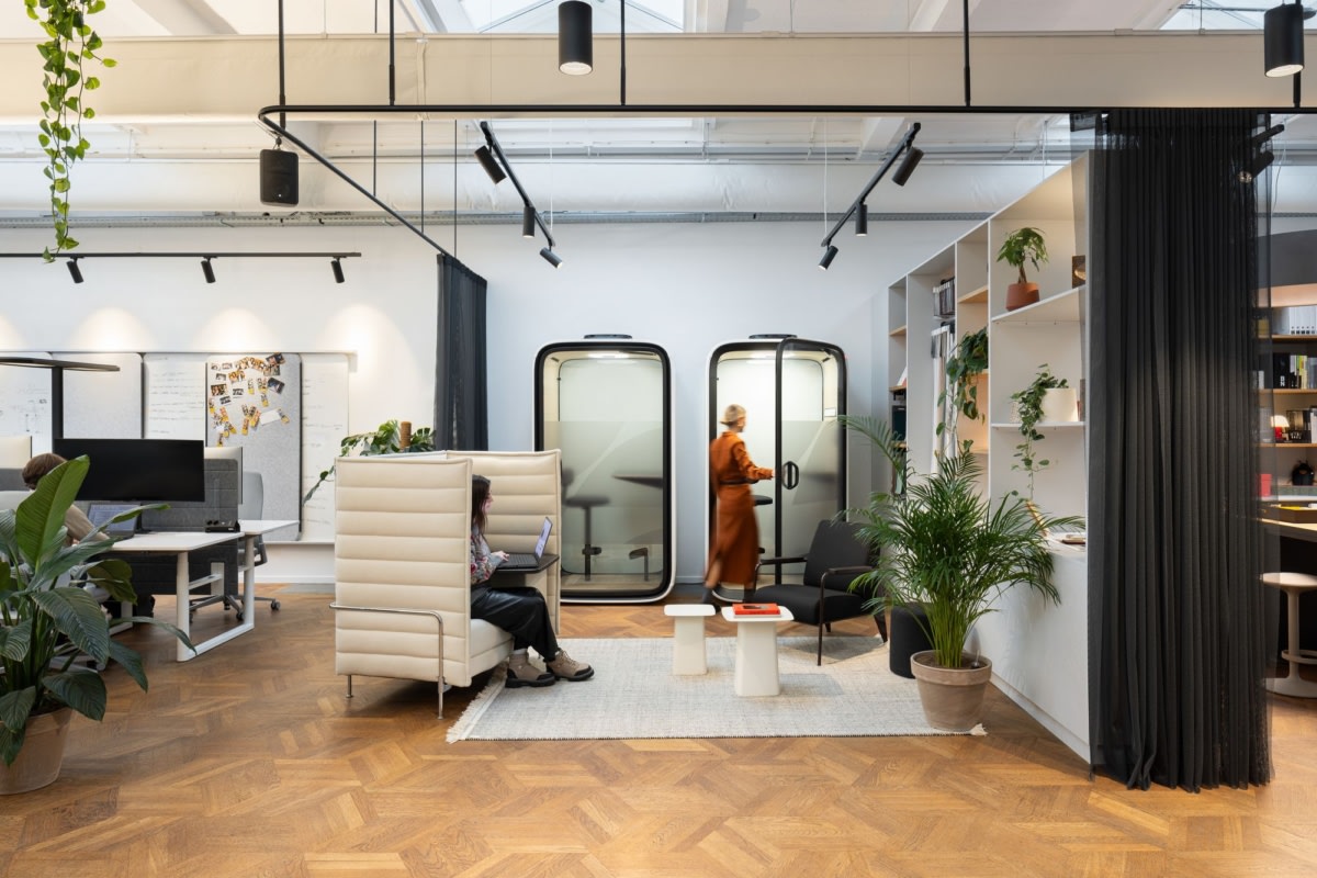 OfidismaSa's tweet photo. En la era de la colaboración e innovación, el mobiliario de oficina es clave en la creación de espacios que fomentan la creatividad y el trabajo en equipo. Descubre en Ofidisma  las soluciones perfectas para transformar tu espacio de trabajo 
C/Luis Montoto 31
#Ofidisma https://t.co/b0l5cX7vbU