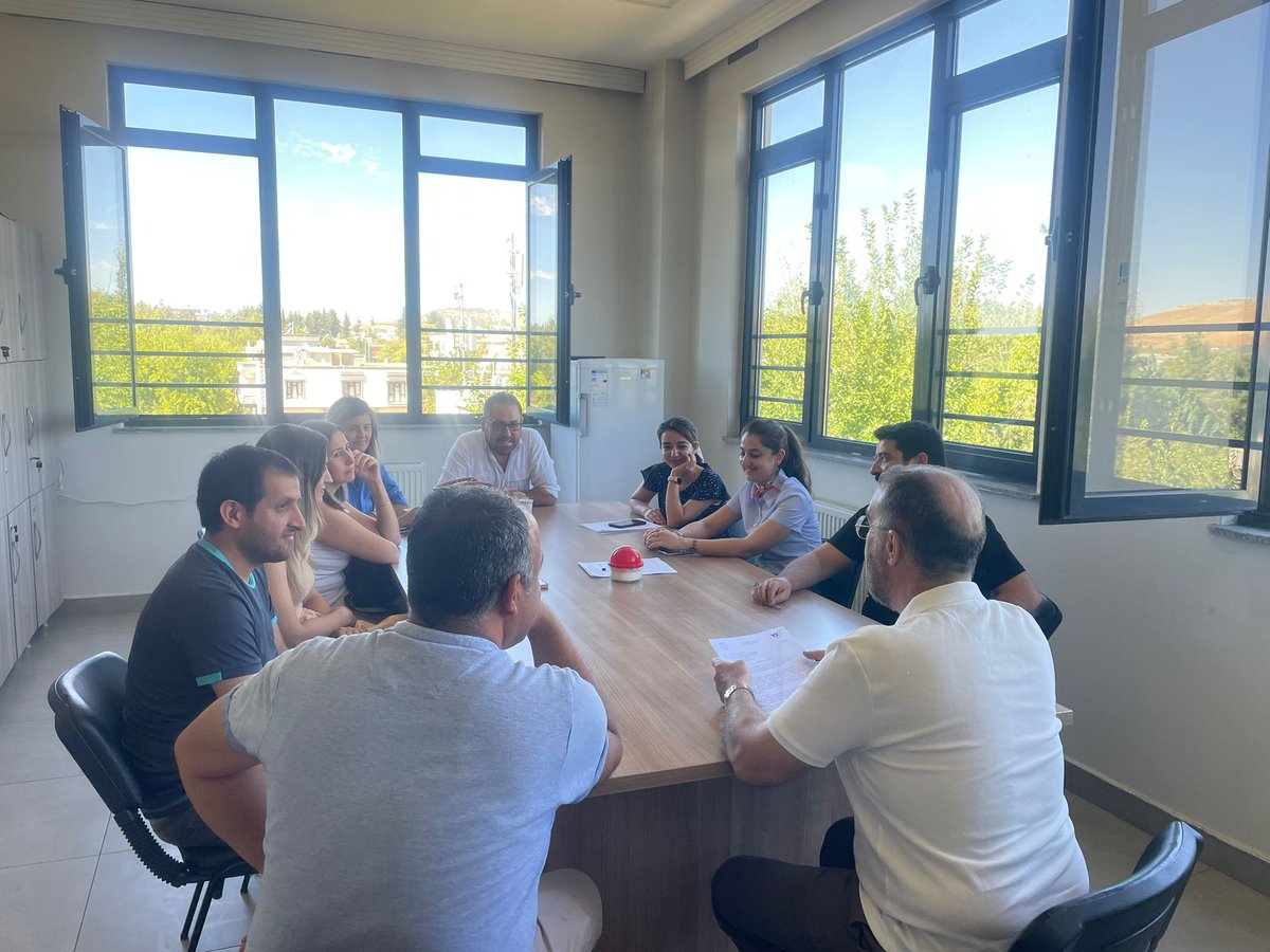 Öğretmenler odası buluşmalarımızla bugün Yeşildere Cumhuriyet İlkokulunda Türkiye Yüzyılı Maarif Modeli hakkında öğretmenlerimizle sohbet ettik.
<a href="/Gaziantep_MEM/">Gaziantep İl Millî Eğitim Müdürlüğü</a>
<a href="/burhan_yuksel23/">Burhan Yüksel</a>
<a href="/Yesildere27/">Yeşildere Cumhuriyet İlkokulu</a>