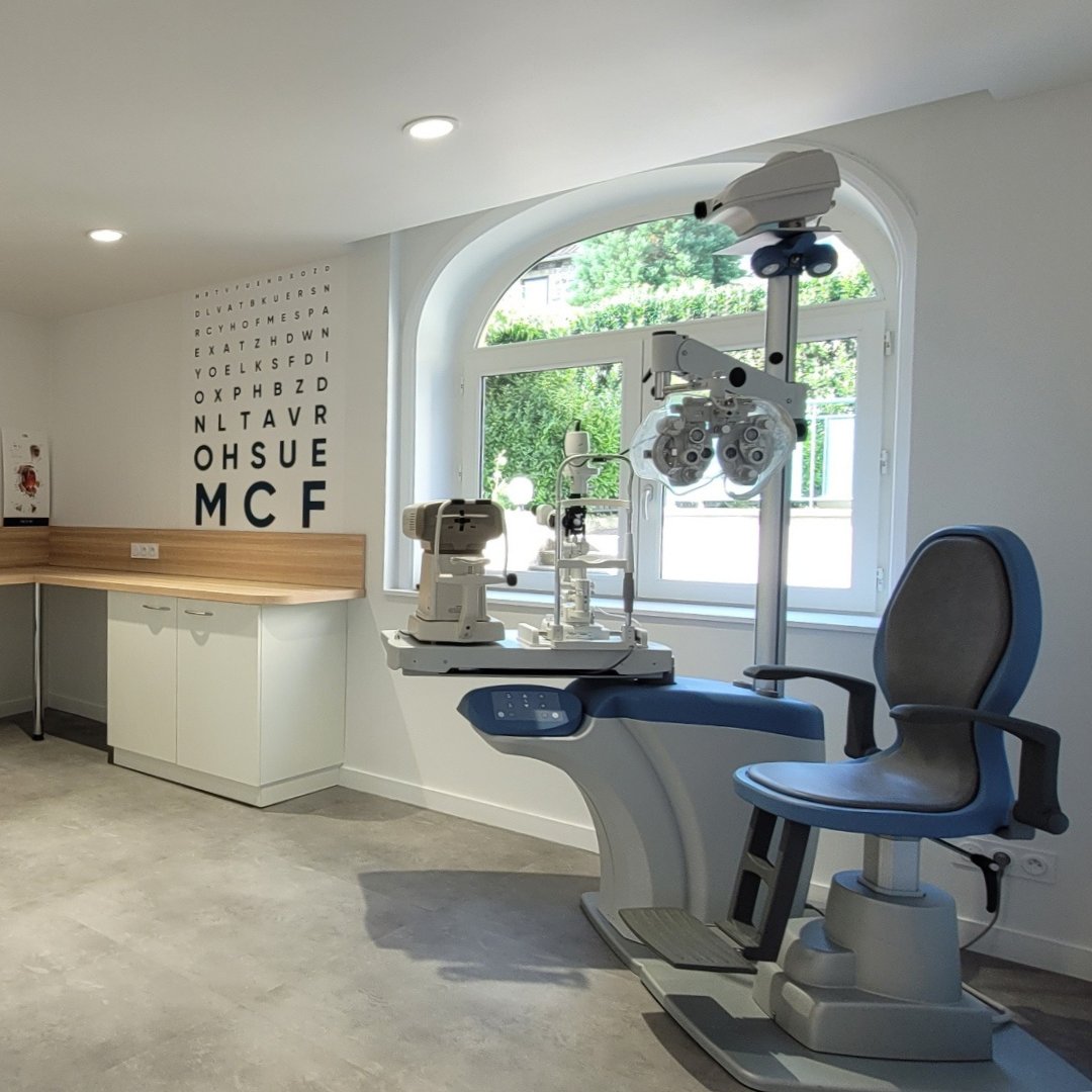AesioSante's tweet photo. AÉSIO Santé poursuit la rénovation de ses magasins Écouter Voir. Découvrez le nouveau magasin de Cours-la-Ville (69) avec un concept alliant bienveillance, expertise et innovation pour une expérience visuelle optimale.👓 #optique #santé #visuelle #expérience #lunettes #expertise #aesiosante #ecoutervoir