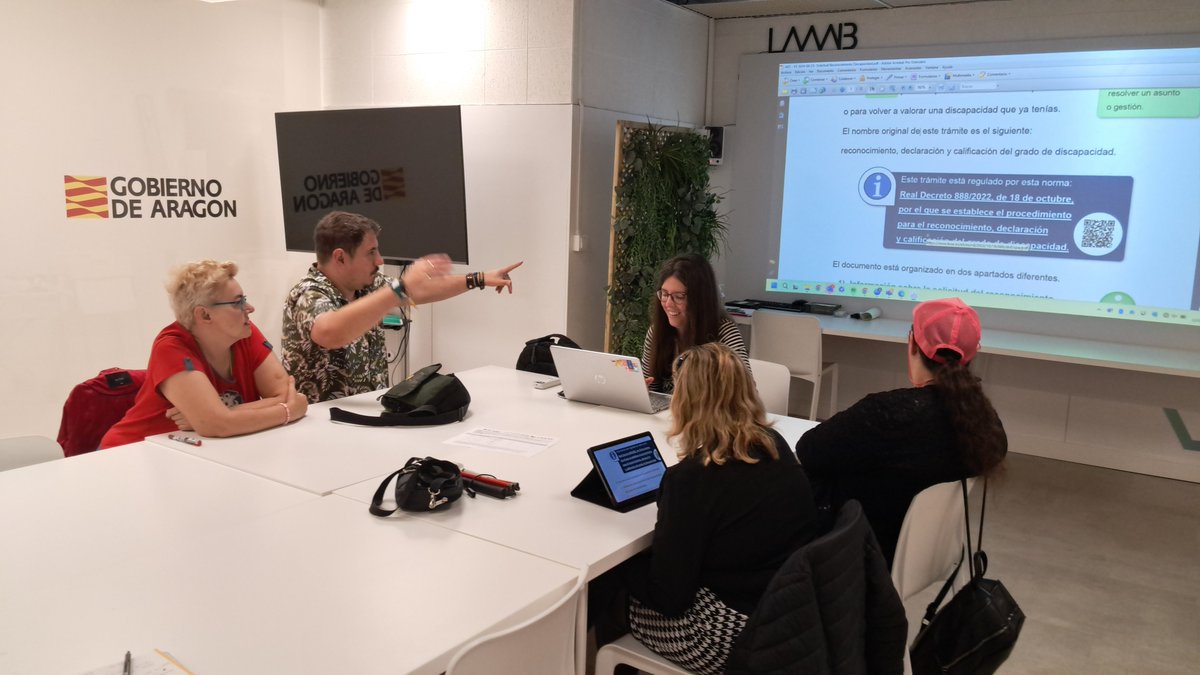 Tras las vacaciones, <a href="/CEAccesibles/">Creando Espacios Accesibles</a> vuelve a la actividad.
Personas con #discapacidadintelectual colaboran con <a href="/GobAragon/">Gobierno de Aragón</a>  <a href="/AragonAbierto/">Aragón Gobierno Abierto</a> para adaptar a #LecturaFácil el documento para pedir el reconocimiento del grado de discapacidad en el <a href="/IASSAragon/">IASSAragón</a>, y hacerlo fácil de entender