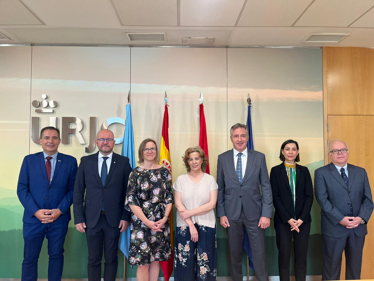 urjc's tweet photo. El vicerrectorado de Relaciones Internacionales ha recibido esta mañana en un desayuno de trabajo, a los embajadores y representantes de Finlandia, Austria, Eslovaquia, Francia, Grecia y República Checa, fortaleciendo lazos diplomáticos y académicos de la URJC. https://t.co/1k5iSezov7