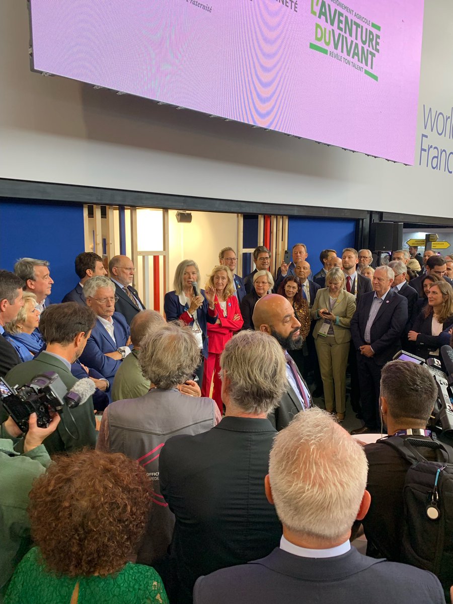 TOUBEAUfred's tweet photo. Inauguration du Pavillon France de la compétition WorldSkills Lyon 2024 🇫🇷
@FTravail_ARA  pleinement mobilisé avec le réseau pour l'emploi pour les finales WorldSkills International  🤝.
800 demandeurs d'emploi accompagnés pour découvrir des métiers,  rencontrer les entreprises. https://t.co/XlrXCW5iyi