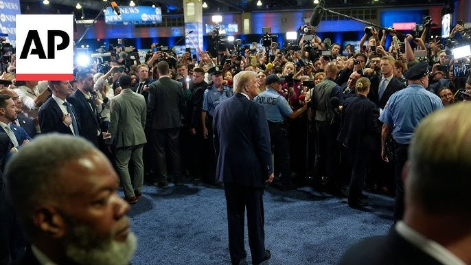 ShePersisted001's tweet photo. Nothing says you lost like no one wanting to talk to you in the spin room.  DonOld, it wasn't your best debate ever, you were reduced to screaming  " THEY'RE EATING THE DOGS " BTW asshat, the fake rumor was about a cat, not a dog. You lost BIGLY. https://t.co/ij8a49BNOQ