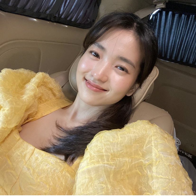taeriphile's tweet photo. Yellow is truly her color 🥹💛 my Taeri my princess Belle https://t.co/op4eHG6aRt