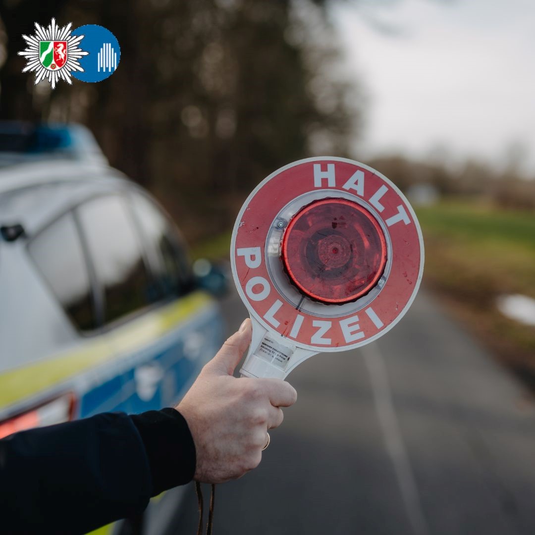 Polizei_nrw_ms's tweet photo. +++ Verkehrskontrolle endet mit vorläufiger Festnahme – Fahrer unter Einfluss von Drogen und ohne Führerschein unterwegs +++
Unsere Pressemitteilung:
https://t.co/TaTLCAV2m8
#Polize #Münster #PolizeiMünster #SicherImStraßenverkehr #Leben https://t.co/Uf7ZvAEVgY