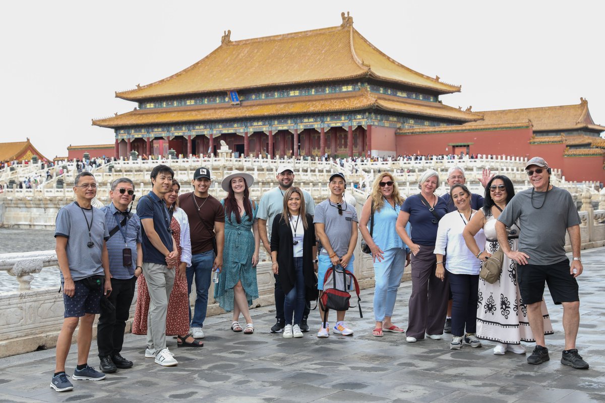VisitBeijingcn's tweet photo. From iconic attractions to delicious cuisine, Los Angeles-based travel agents are discovering Beijing on a familiarization tour, experiencing our vibrant culture and rich history. Follow their journey to see why #Beijing is a rising global travel hotspot! #VisitBeijing https://t.co/ks18e5Ejdd