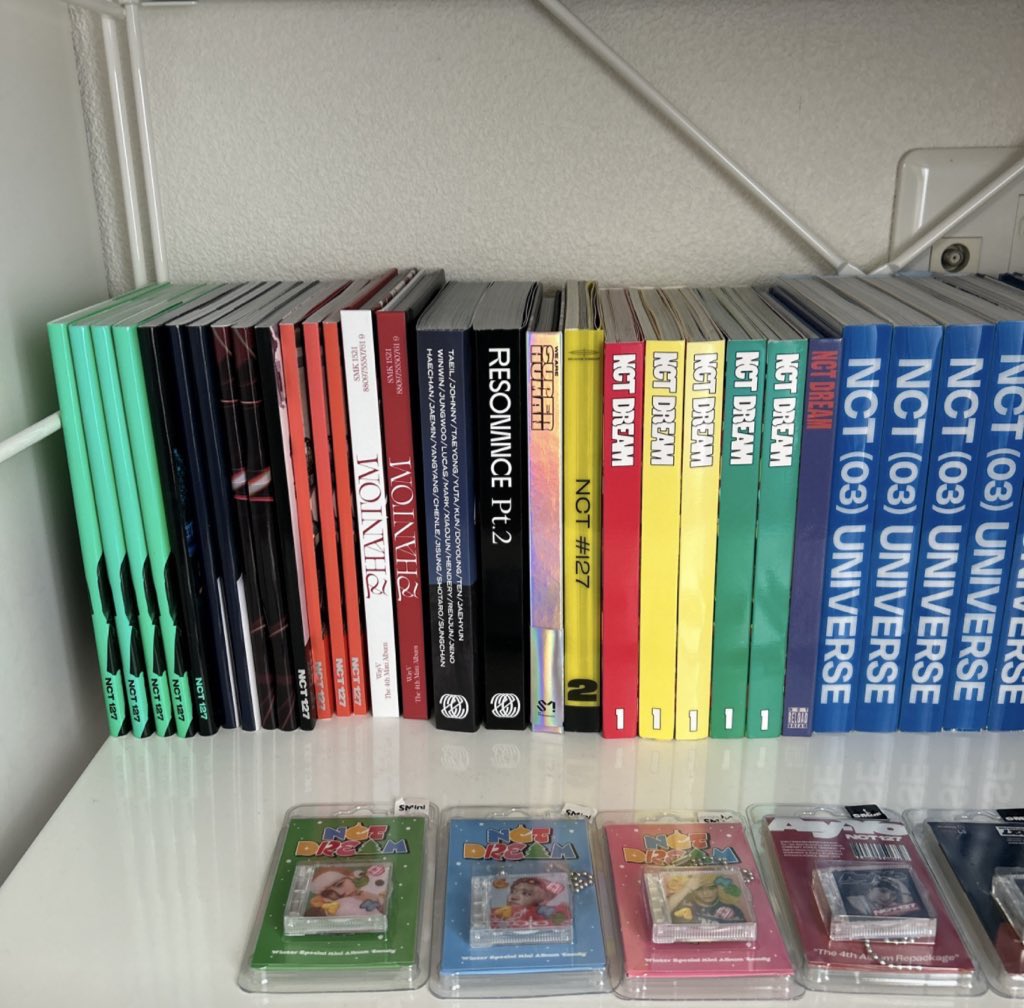 neocul_0l's tweet photo. NCTのアルバムを買取してもらいたいです。
引越しをするのでこちらのアルバムをお譲りします！引越し費用としてもグッズを手放したいので無償では厳しいですが1枚150円からお譲り出来ますので気になる方はリプをお願いします！ポストカード、ポスター、トレカもお付け出来ます！ https://t.co/F61HAfFLP4