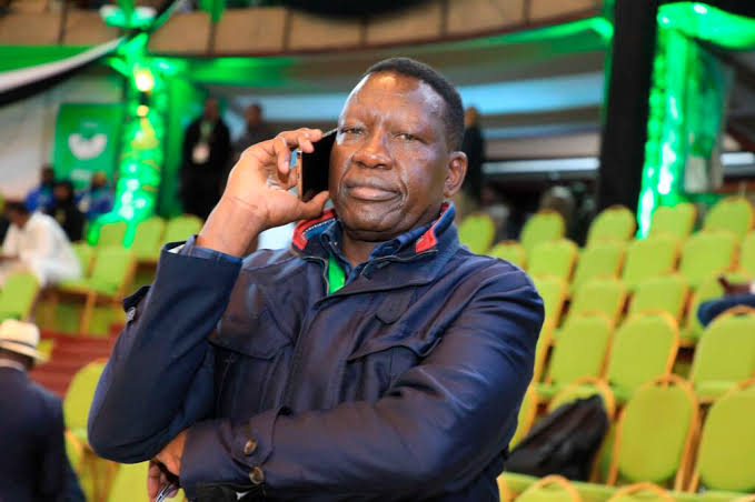 AokoOtieno_'s tweet photo. Ghai, Leo nikona ketepa! 

Leteni tu Boflo, ngumu or Superloaf, na viti za kukalia, 

Enter Davis Chirchir who has just bought his daughter a 20M German machine, 

Kumbe Sio airport pekee they sold to Adani, hadi Energy sector!

That's why Chirchir who sold Kenya power to Adani for close to 250B

Alirudishwa Transport to continue transactions with the same Adani over JKIA

Wait, hujakasirika bado... Out of Hate for the Kenyatta Family, 

Ruto agreed to rename Jomo Kenyatta international airport, (JKIA) to Adani Holdings 

Just to show Uhuru the middle finger 

We are pawns in a deep, intricate political labyrinth 

J.J Kariuki said it how? A country of 10 billionaires and ten million Beggars!