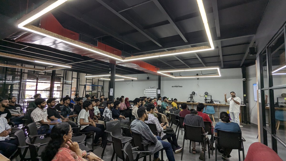 neilnicks3's tweet image. Had an incredible time volunteering at the Quantum Computing workshop by QIndia at @TinkerHub, led by the brilliant Rishi Sreedhar and Salini Karuvade. Grateful for the chance to chat with Rishi, a true genius! 🌟 #QuantumComputing #Networking #TinkerHub