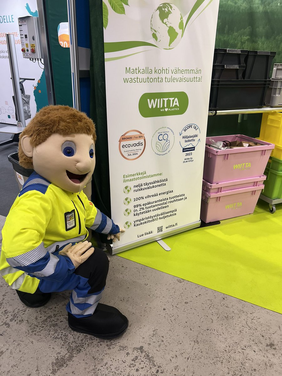 Kiidon Kake oli kovin innoissaan nähdessään meidän wastuuttomuustekoja. 

#KaukokiitoBIO #Kaukokiito #Logistiikka #messut