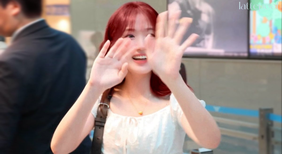lattepool's tweet photo. 090924. INCHEON → HONG KONG.
STILL FRAMES (10).
김혜윤. 
#김혜윤 #KimHyeYoon #선재업고튀어 #LovelyRunner #은호 #오늘부터인간입니다만
@ACOM__official 
fancam credit: Dispatch ✨
edit baked by lattepool 🍰 https://t.co/f0AlAaopCc