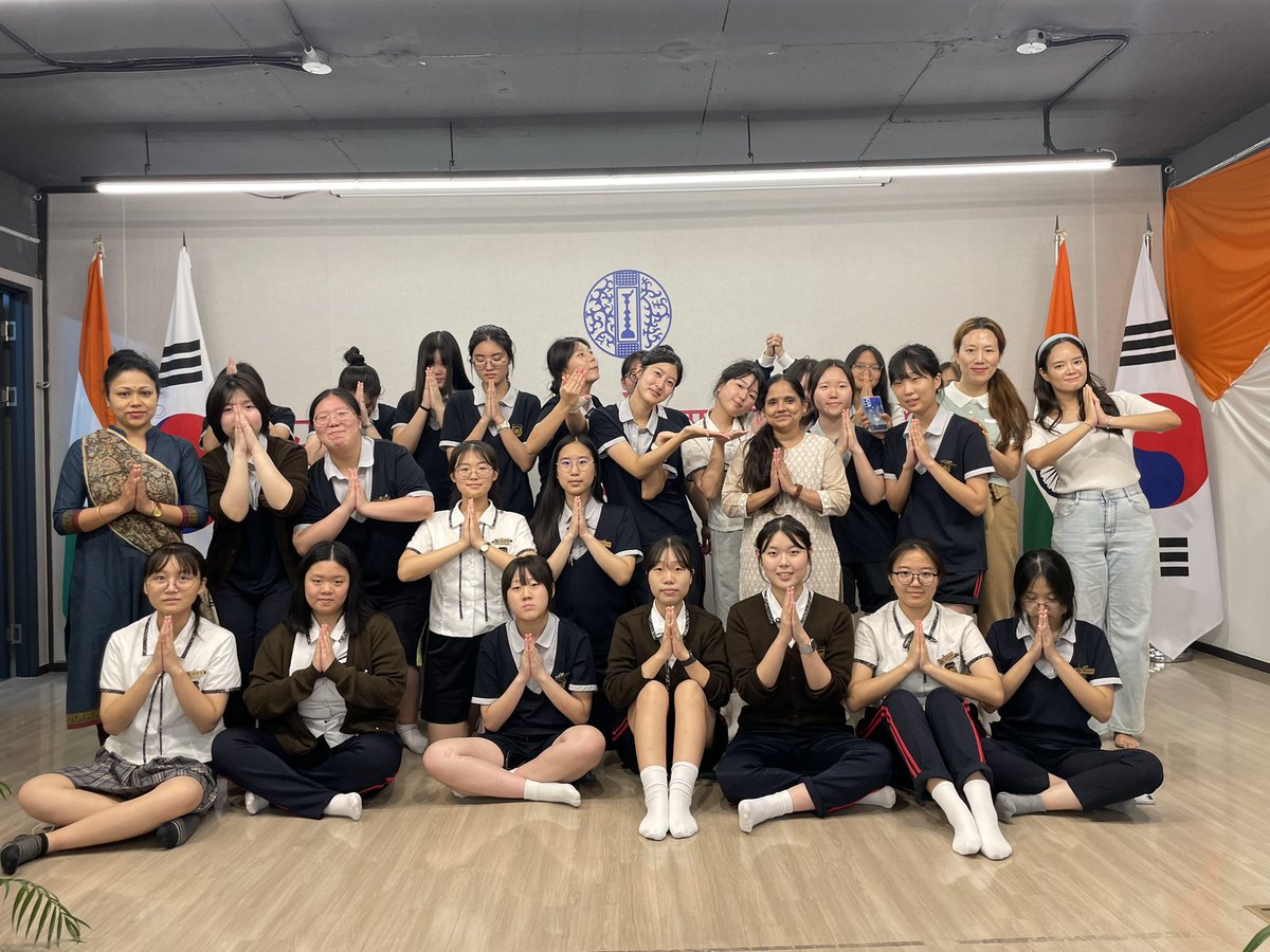 🇮🇳Open House with Seongam International Trade High School 🏫(September 11, 2024)

The students of Seongam International Trade High School participated enthusiastically at the Indian traditional #Yoga workshop and Indian traditional Dances workshop (#Kathak and #FolkDance of