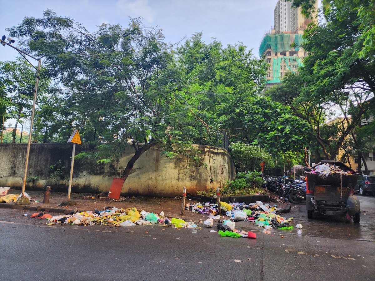 prachikshah's tweet photo. This is what is happening outside our building every single day .
Please help us to stop this.  And keep our city clean. https://t.co/9TbqPHwF1x