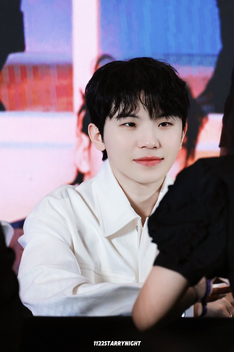 1122StarryNight's tweet photo. 240911 이즈위 베이징 팬싸

🪐🪐🪐

#우지 #세븐틴 #이지훈
#SEVENTEEN #WOOZI #ウジ 
#李知勳 #李知勋 https://t.co/Ab7aqE5fmB