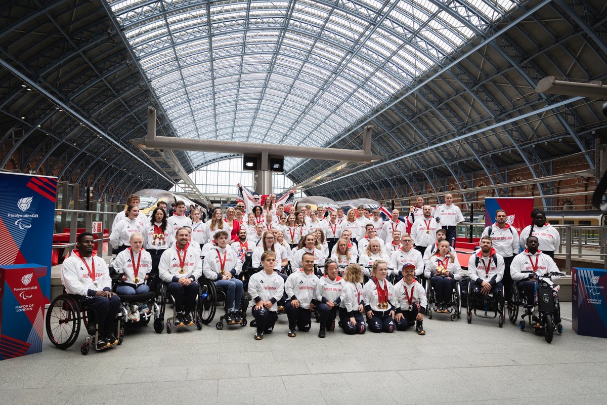 Arriving home with the silverware! 🥈 

📸 ParalympicsGB/Sam Mellish