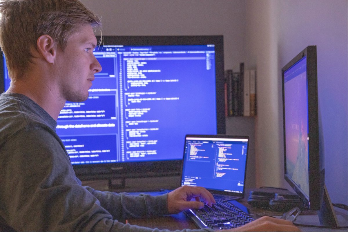 Launchbooth's tweet photo. These Are the Top Tech Skills Employers Want the Most, According to a New Examination of 24,000 Job Listings https://t.co/DlrkMt7CZg https://t.co/L6yEm6feSS