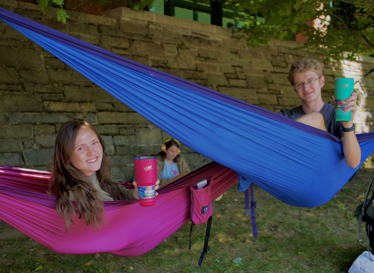 AppCampusStore's tweet photo. Enjoy your favorite drink and tunes all in one with Vibe cup. 🎶 Starting at $44.95, this epic cup features a built-in Bluetooth speaker, so you can sip and jam wherever you go.🎶☀️Get yours today at the Campus Store! https://t.co/An3uIGmxEj