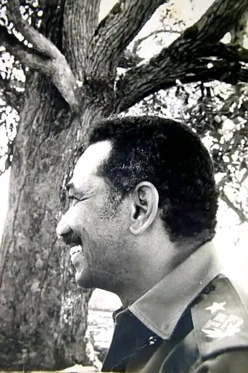 Roilancu1's tweet photo. Así te recordamos Comandante Almeida.
A tu proverbial modestia, humildad y sencillez se une la poesía, la sensibilidad y la canción.
Hay que ir siempre con tu ejemplo. 
Como dijiste en Alegría de Pío:
#AquíNoSeRindeNadieCoj... https://t.co/EU5wgbEksT