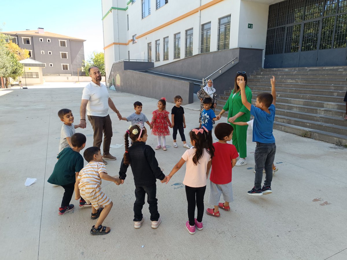 İlçe Milli Eğitim müdürümüz Sayın <a href="/burhan_yuksel23/">Burhan Yüksel</a>  Okulumuzu ziyaret ederek Türkiye Yüzyılı Maarif modeli hakkında okulmuz öğretmenleriyle istişarede bulundu.