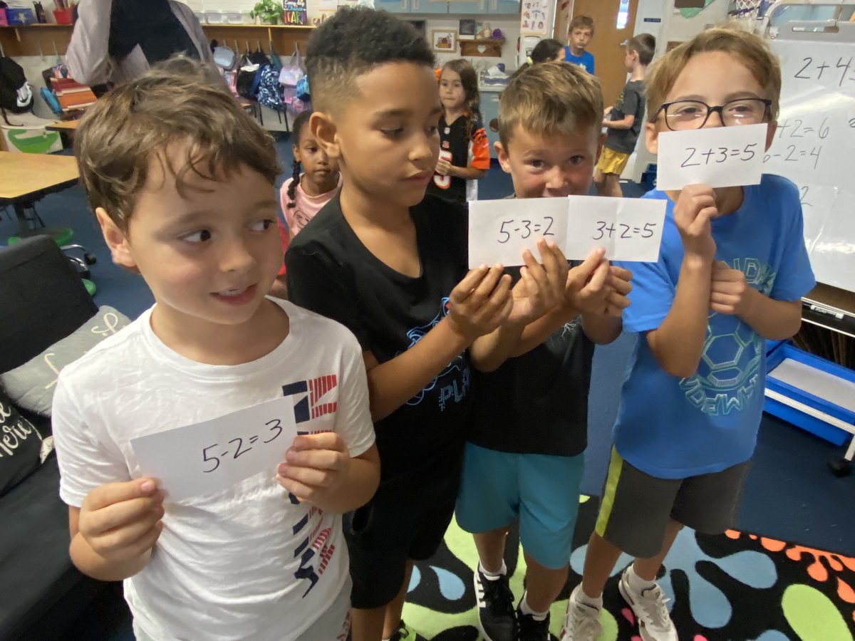 MrsHayesfam's tweet image. Kids played a game of FIND YOUR FAMILY MEMBERS, focusing on FACT FAMILIES- smiles say it all! 
#Welovemath