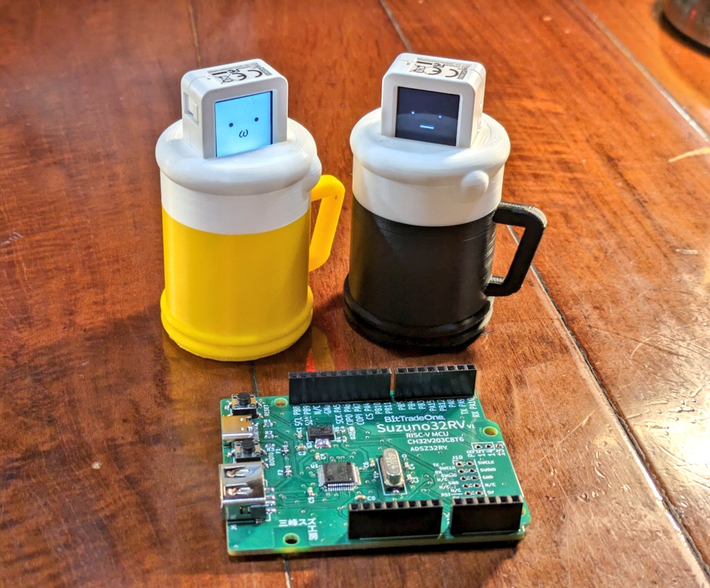 verylowfreq's tweet photo. 本日の #makersbar 、#ビールチャン とSuzuno32RVです!
「新しいマイコンボードだって!」
「発売が楽しみだね!」
「そして焼きそば!」
#スタックチャン https://t.co/54AeveYrrK
