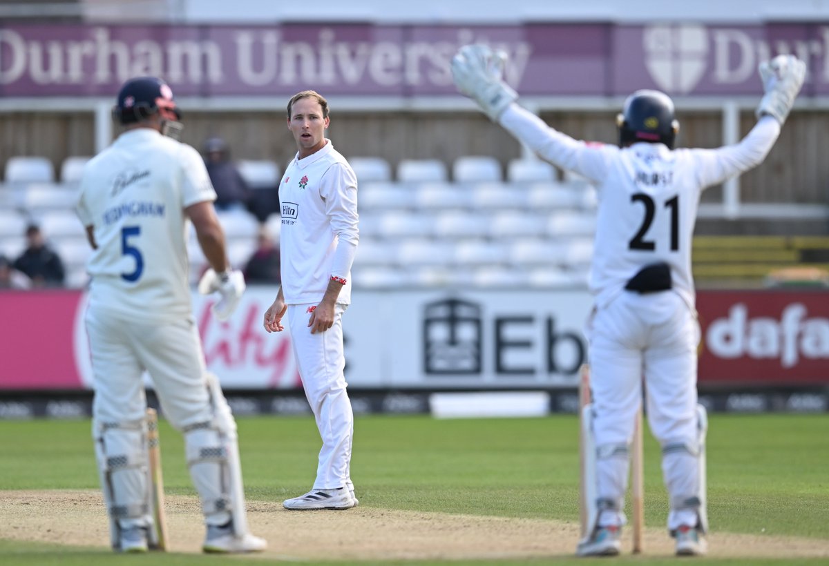lancscricket's tweet photo. Lunch on Day Three.

📲 Match Centre: https://t.co/2ghSCjVz9r 

🌹 #RedRoseTogether https://t.co/cI3WMATGTw