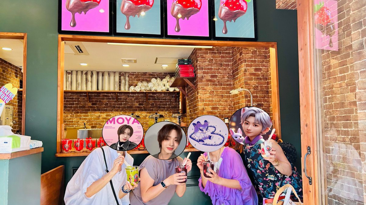 sakura1891749's tweet photo. NEXZ NOWで観たホットスポットに行ってきました❣️
NEXZの曲がずっと流れていて幸せすぎた🥰
チョコがたっぷりかかっていて、もれなくトモヤのようなお口になりました!
イチゴ堪能しすぎてお店にトモヤのアクスタを忘れて慌てて取りに戻ったのは内緒です🤣
#NEXZ #NEXZNOW
#Strawberrychoco https://t.co/Q7dRoB5r4T