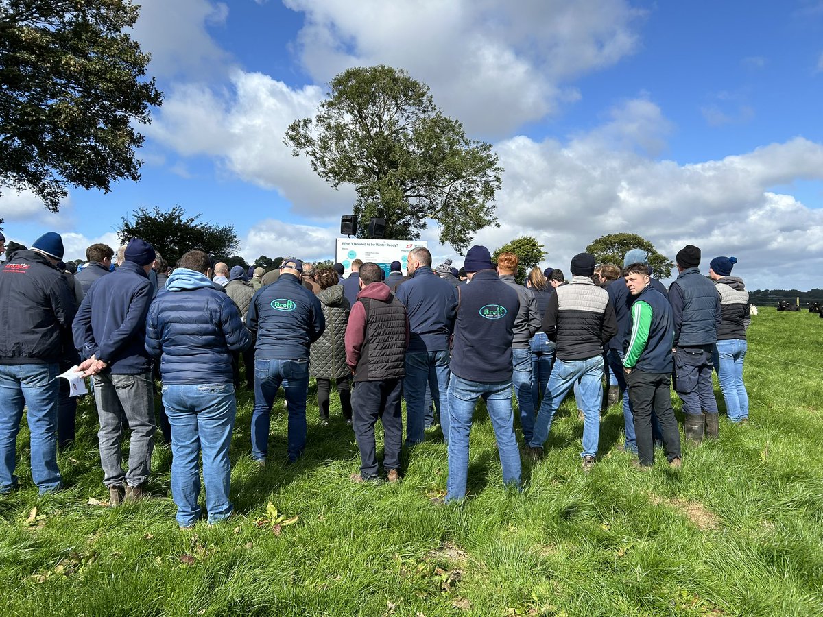 Blue sky and a big turnout @ABPDemoFarm