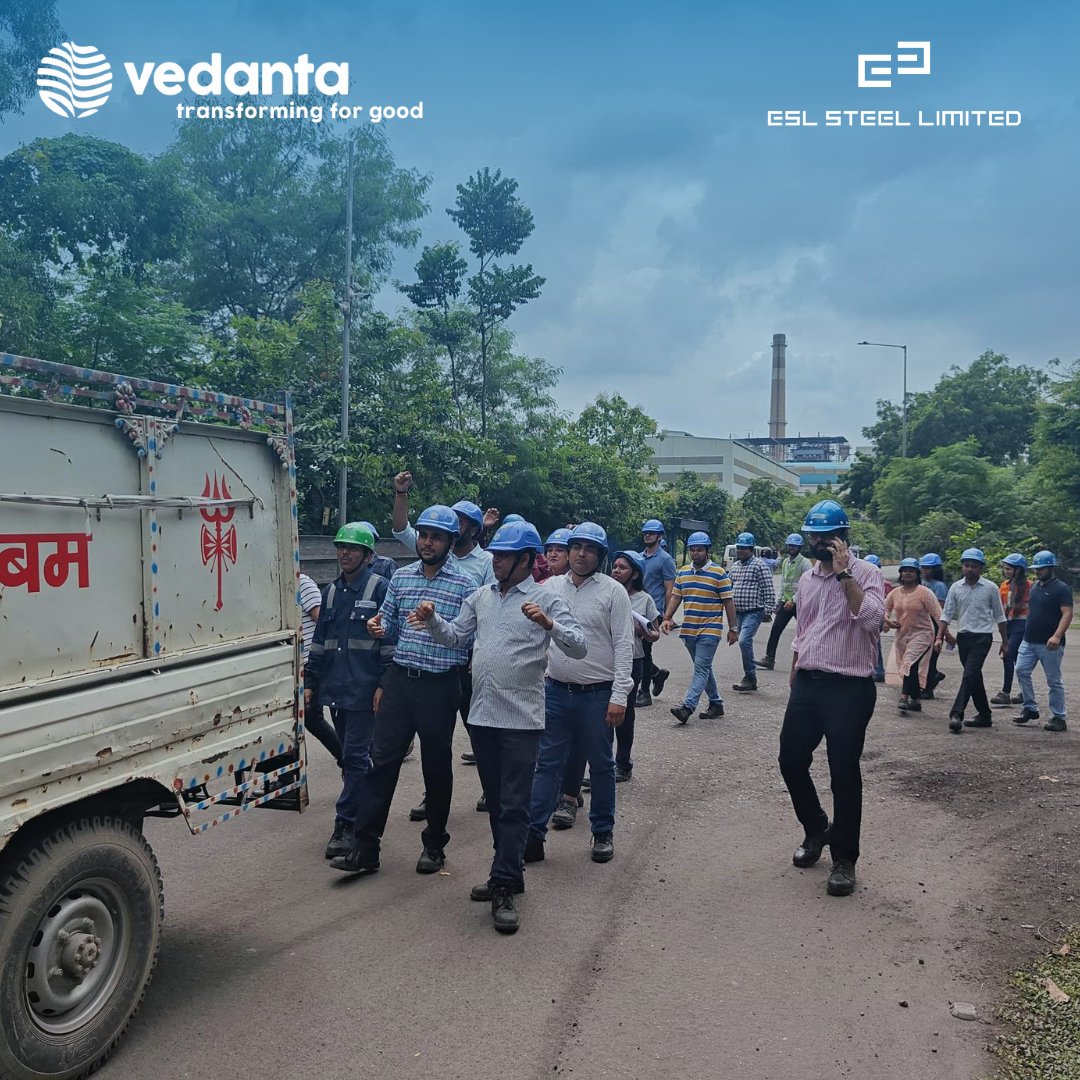 ESLSteelLimited's tweet photo. We’ve kicked off VDHM’24 with gusto and fervor! @ESLSteelLimited hosted a Mini Walkathon to celebrate Ganesh Chaturthi. Mr. Ravish Sharma COO, and Mr. Anand Dubey CFO led the way. Let’s walk forward together towards a healthier future!
#VDHM24 #GanapatiChaturthi #ESLVedanta #RFZH https://t.co/UFiLH5PKzQ