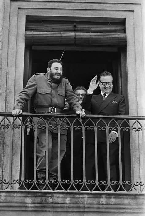 “Pagaré con mi vida la lealtad del pueblo”.... Allende

🇨🇱 ❤🇨🇺.... Qué parecidos eran ambos