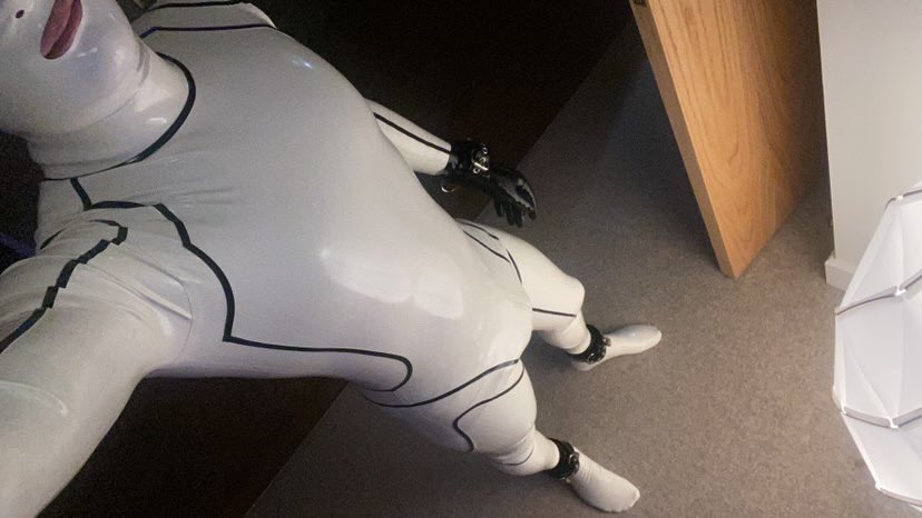 itsprubber's tweet photo. White rubber pup. 🐶 https://t.co/WL6pUQlXlK