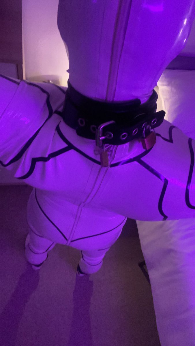 itsprubber's tweet photo. White rubber pup. 🐶 https://t.co/WL6pUQlXlK
