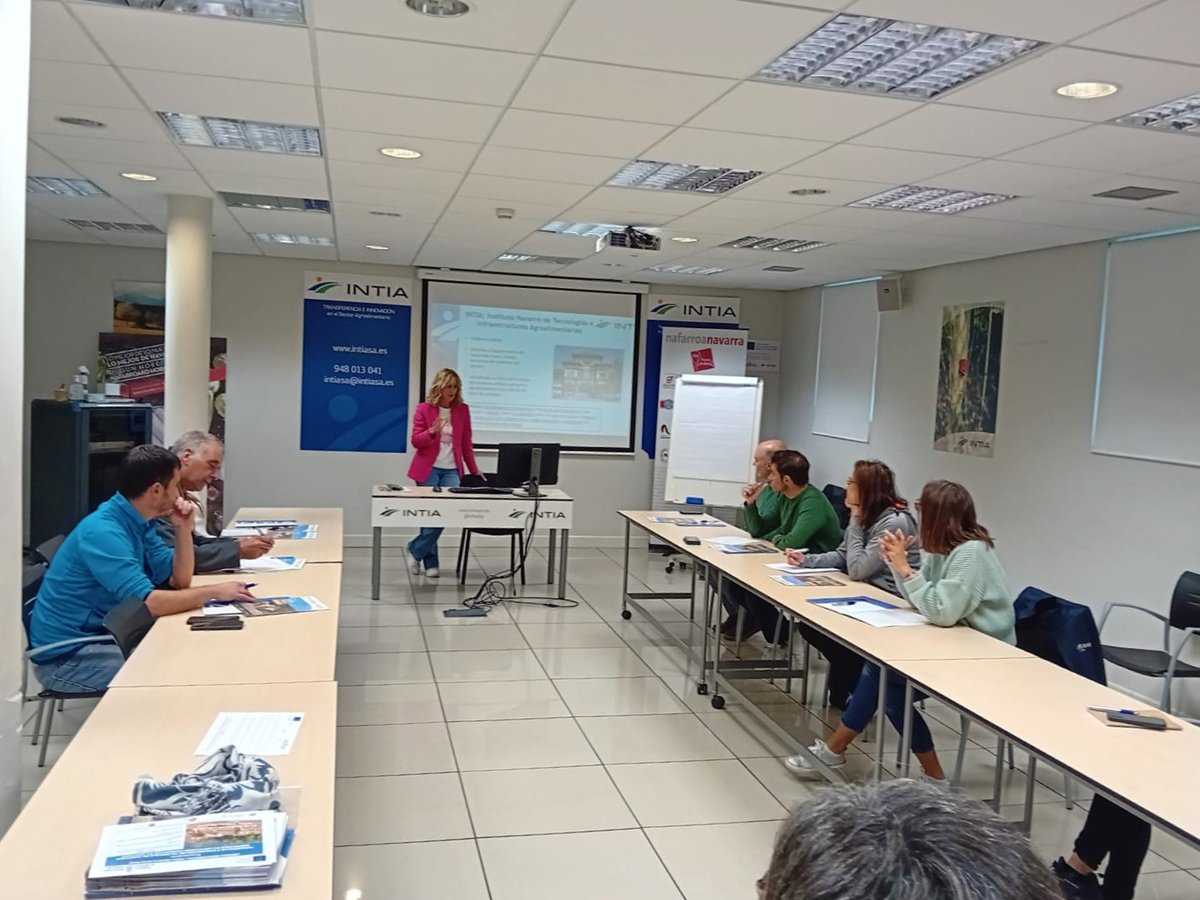 IntiaSa's tweet photo. #INTIA recibe al personal técnico de @lariojaorg para visitar el proyecto piloto #PDRNavarra 'Desarrollo y evaluación de modelo de pastoreo sostenible en pastos comunales' 🐄🐑
#FEADER #Olóriz #Navarra #ValladoVirtual #GestiónPastoreo #RazaPirenaica #ASPINA https://t.co/PYZhneIA9p